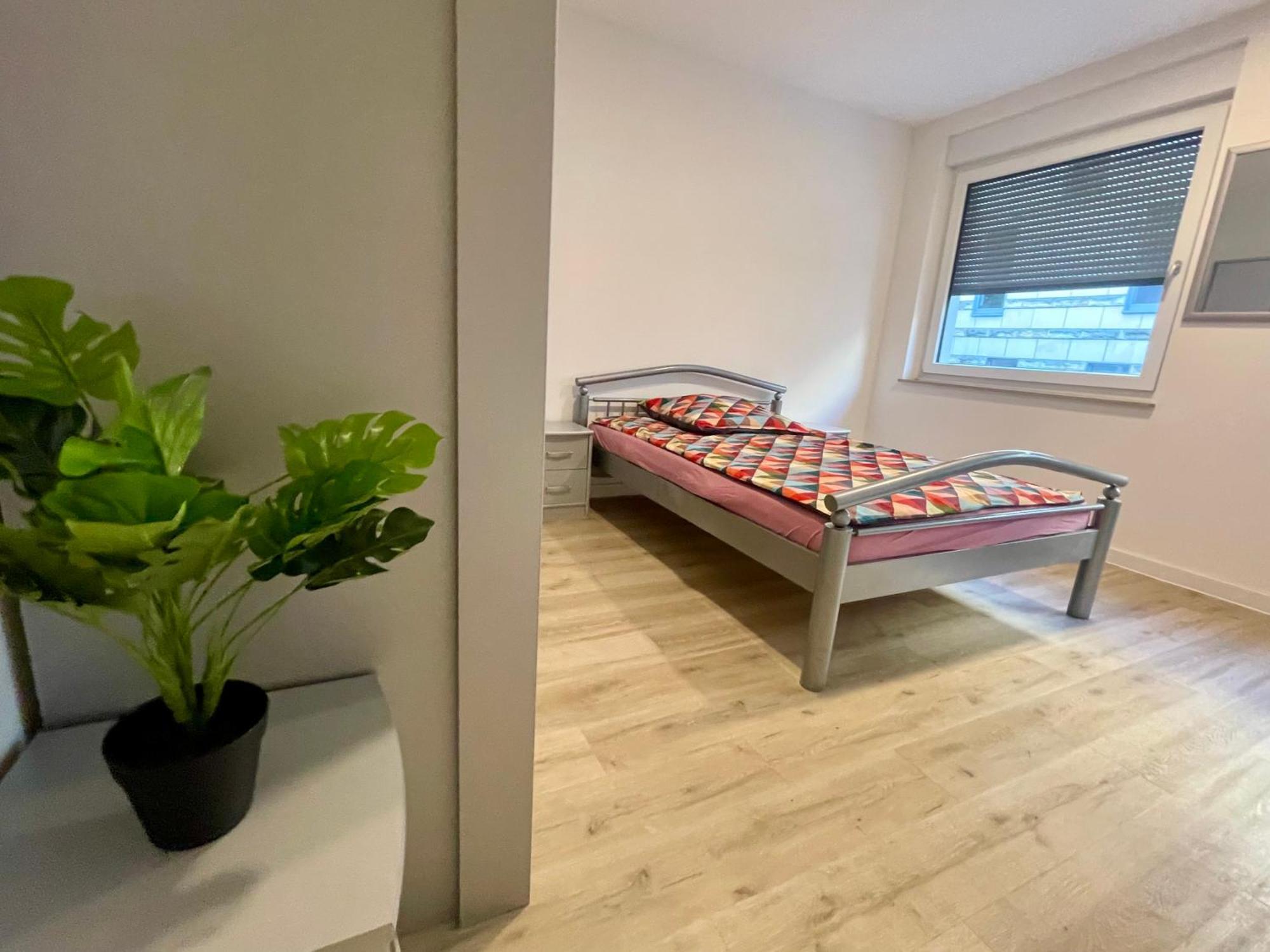 Neu Goldstadt Wunderschoenes 2 Zimmer Apartament Schloessle Zentrum 普福尔茨海姆 外观 照片