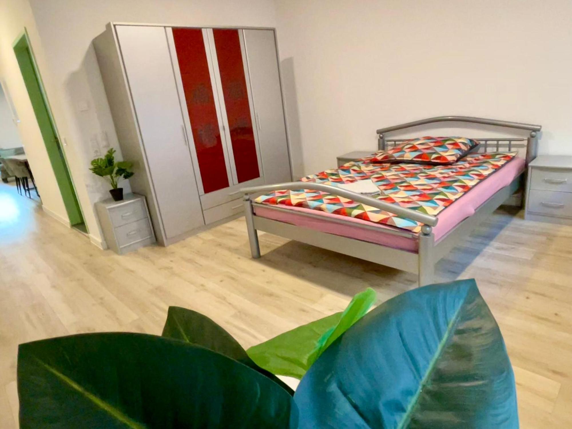 Neu Goldstadt Wunderschoenes 2 Zimmer Apartament Schloessle Zentrum 普福尔茨海姆 外观 照片