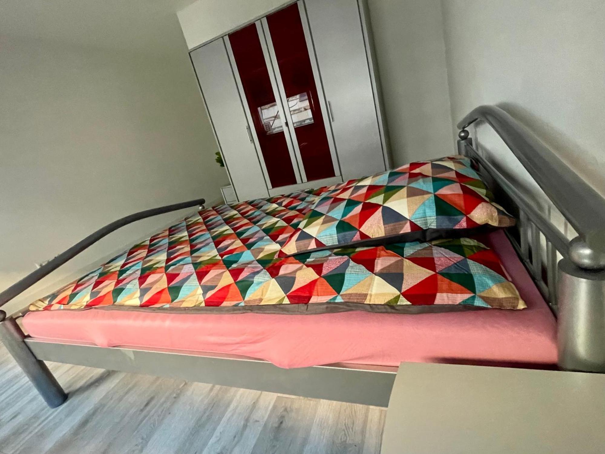 Neu Goldstadt Wunderschoenes 2 Zimmer Apartament Schloessle Zentrum 普福尔茨海姆 外观 照片